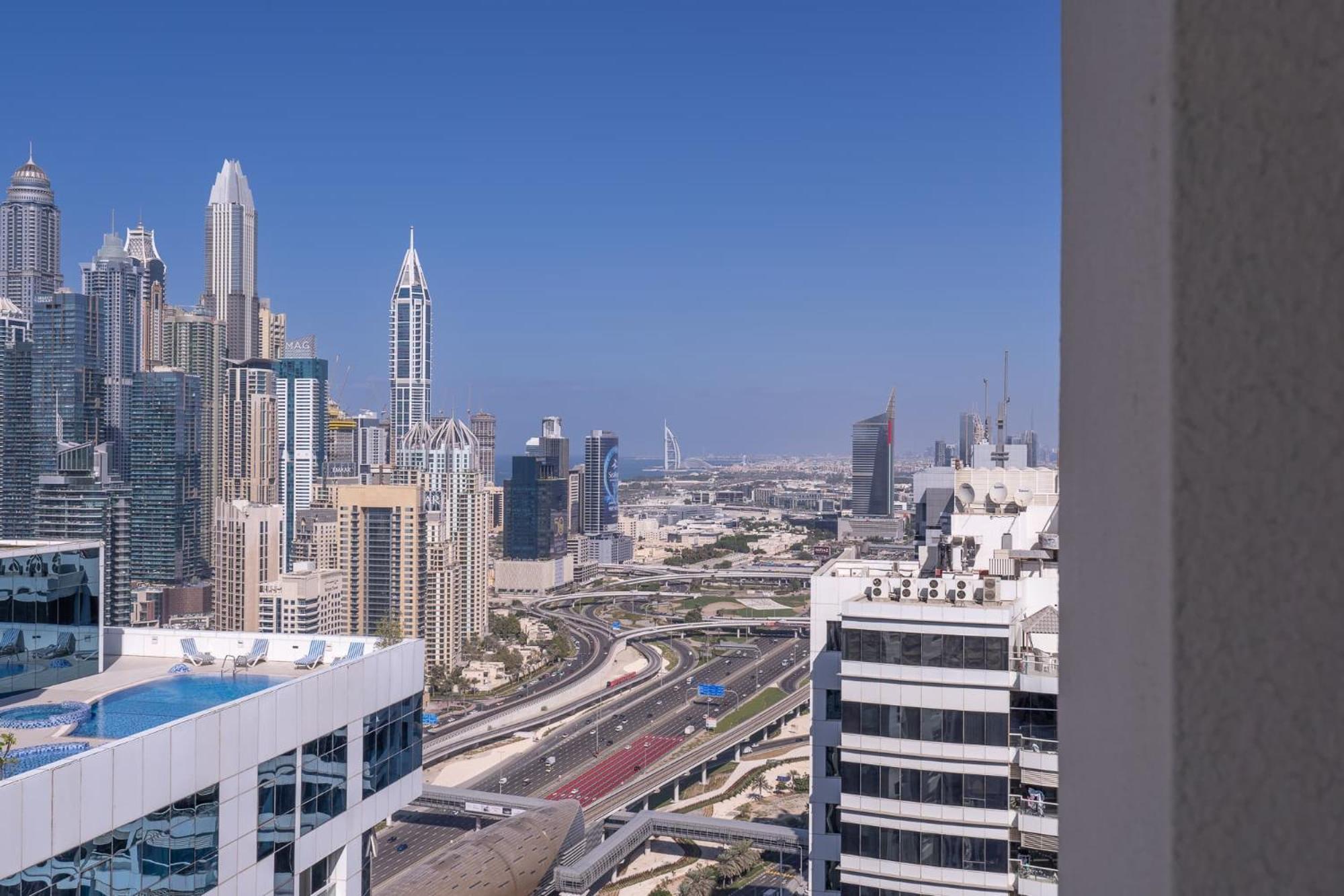 Modern 5-bedroom Perfect For Family In Jlt Apartment