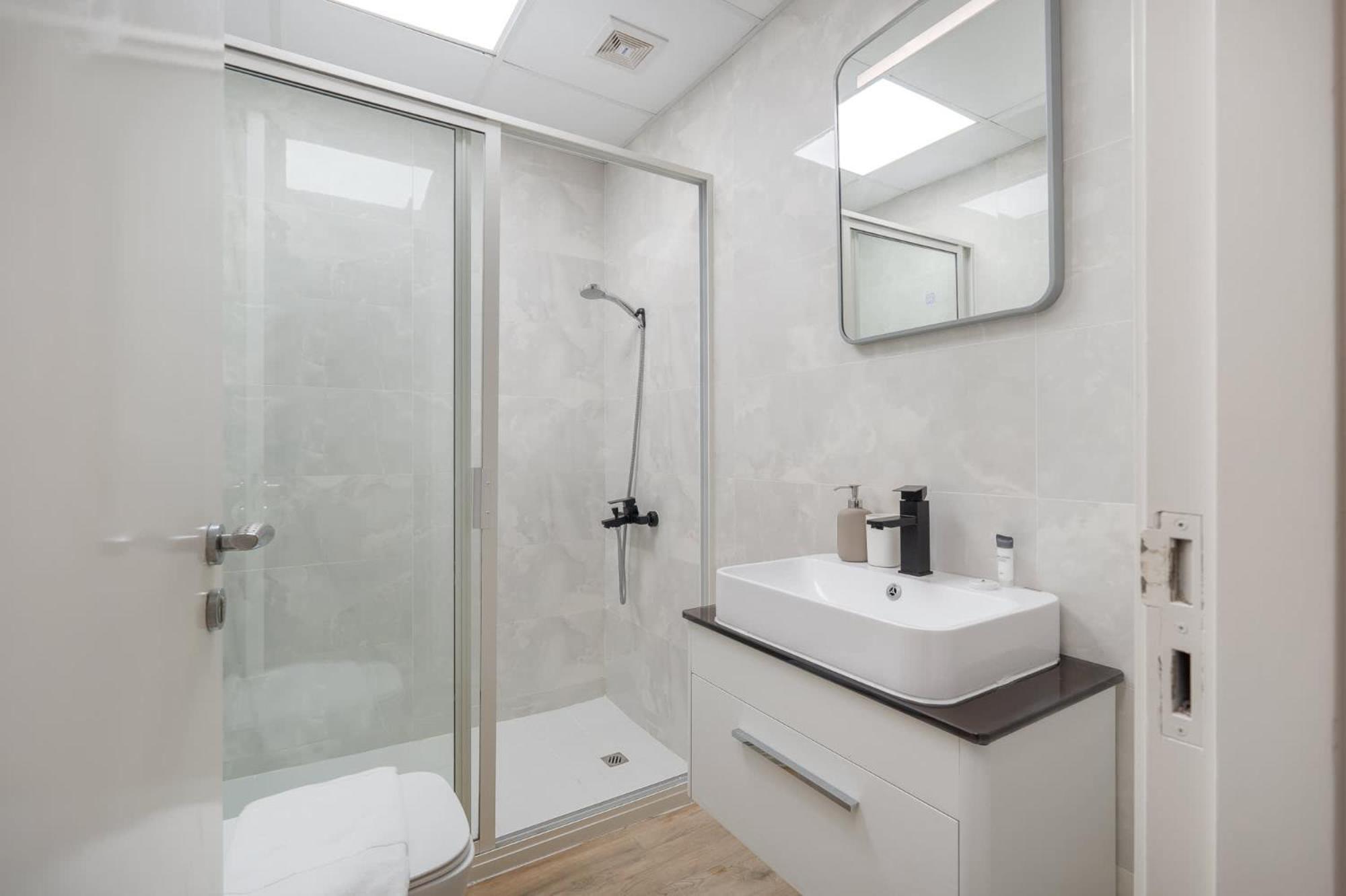 Modern 5-bedroom Perfect For Family In Jlt Apartment
